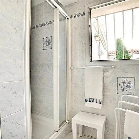 Σπίτι διακοπών 2 Bedroom Awesome In