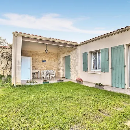 2 Bedroom Awesome In Σπίτι διακοπών Saint-Pierre-d'Oleron